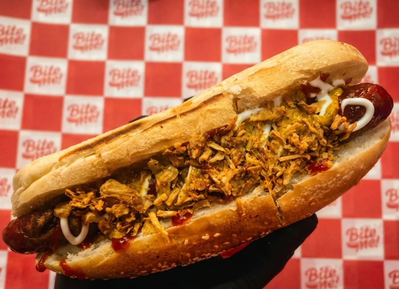 Special Frankfurter, logolu kareli kağıdın üzerinde
